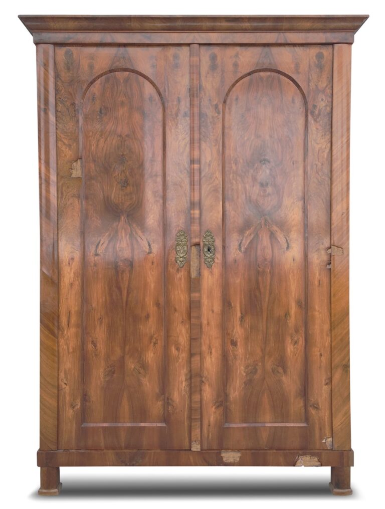 Restaurierung Möbel antik Schrank restaurieren Antiquität