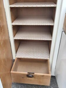 Küchenschrank creme Vintage Kredenz weiß Vollholz Küche Möbel kaufen Lieferung Shop antik Artdeco 40er-Jahre Omas Massivholz Möbel