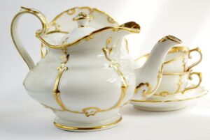 Barock antikes Porzellan Karlsbad Carlsbad Bidermeier creme Gold elfenbein Meissenstil Antiquitätengeschäft Antikladen
